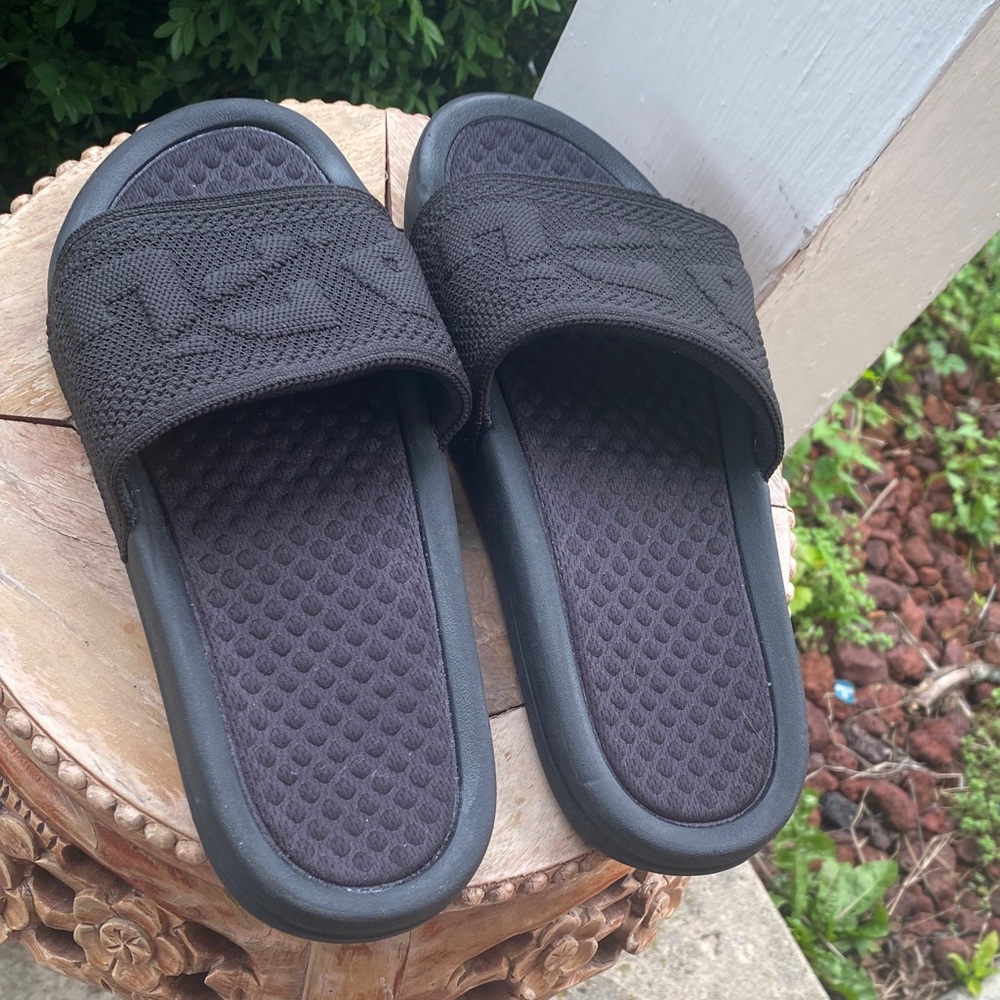 APL Athletic Propulsion Labs Big Logo Techloom Green Sandals Slides Size 9